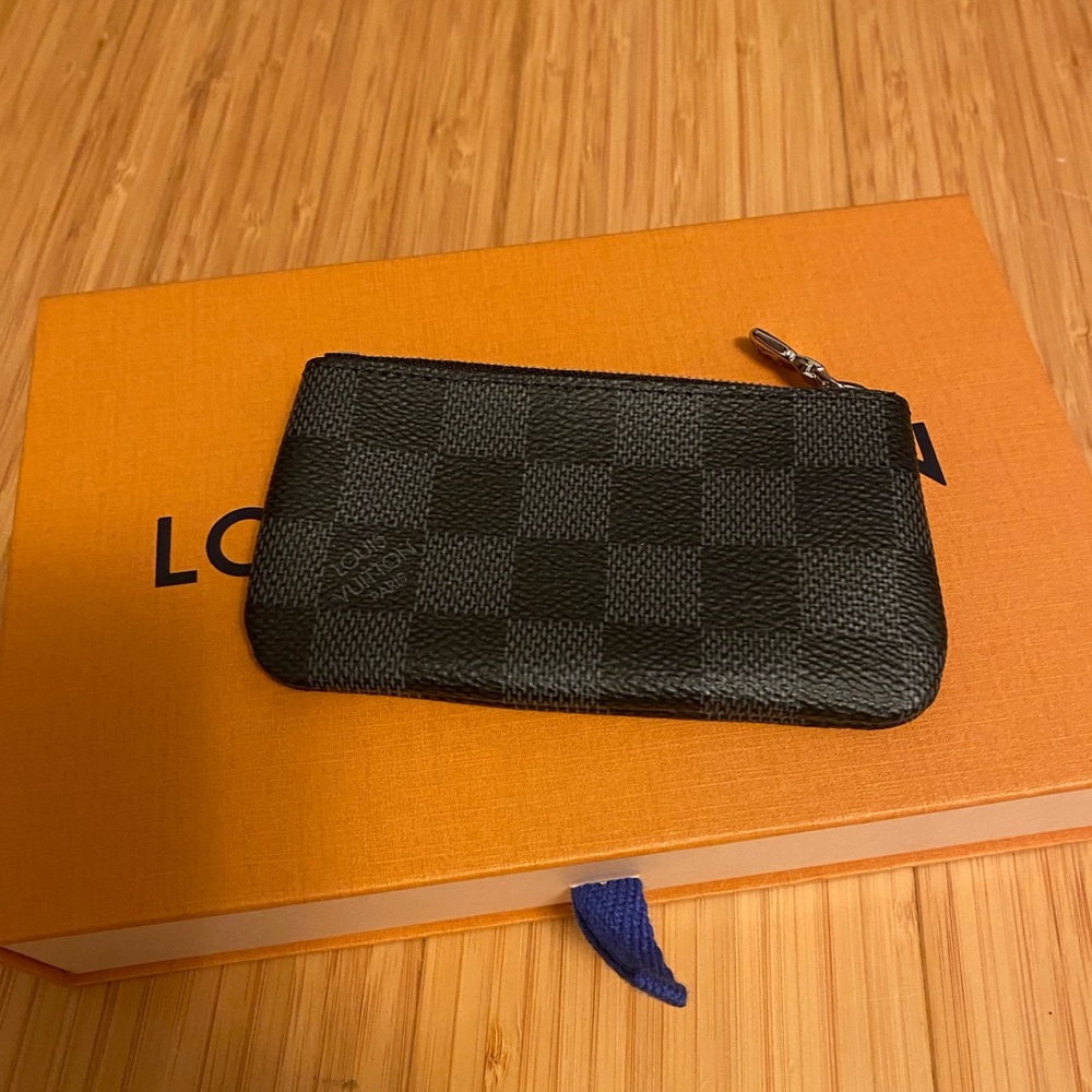 Louis Vuitton key pouch in Damier graphite